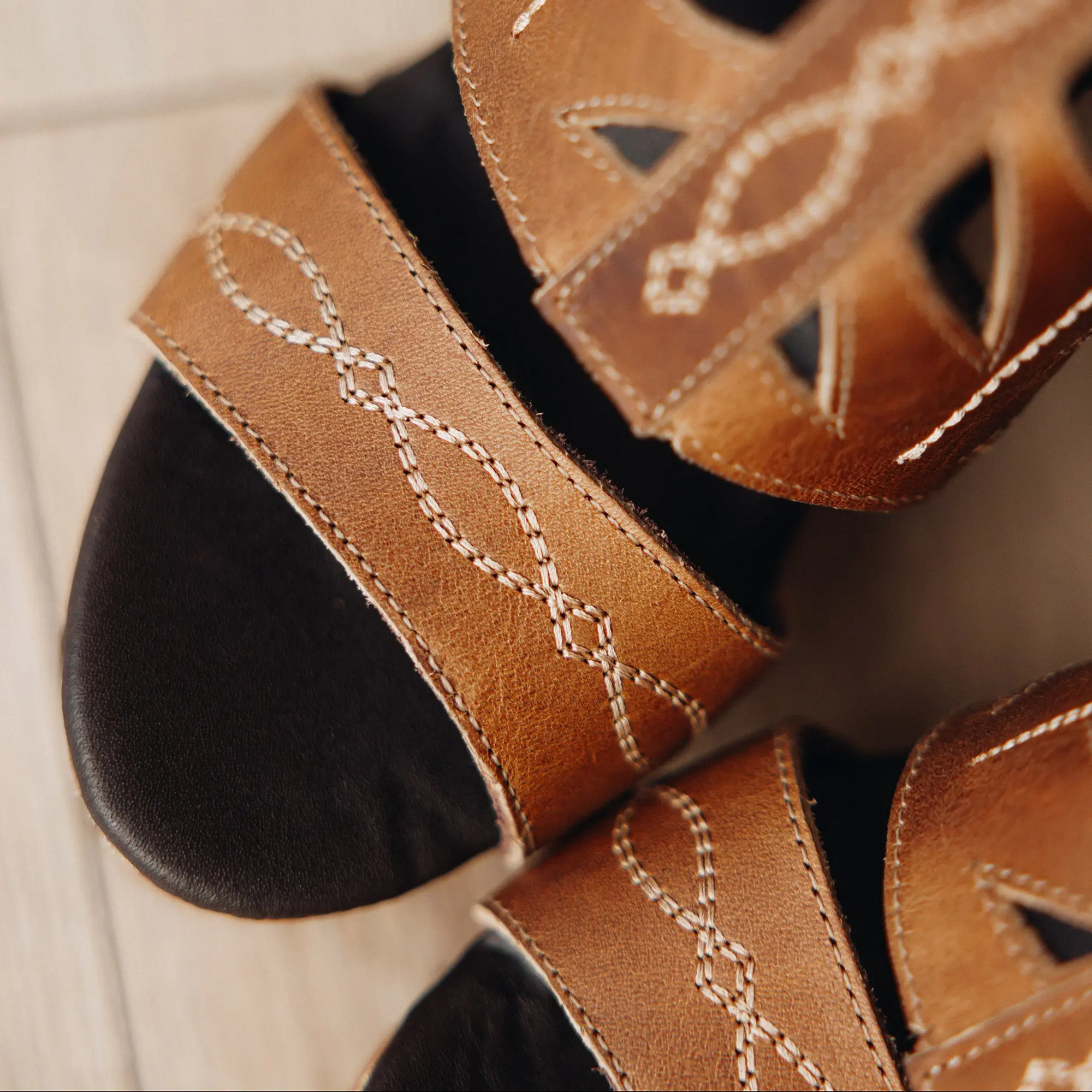 Becca Wedge - Desert Clay - Image 11