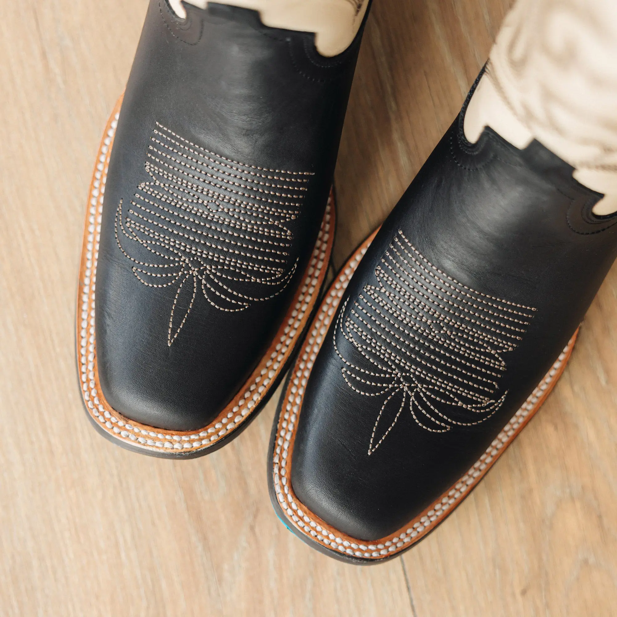 Classic Square Boot - Jet Black and Pale Ivory - Image 12