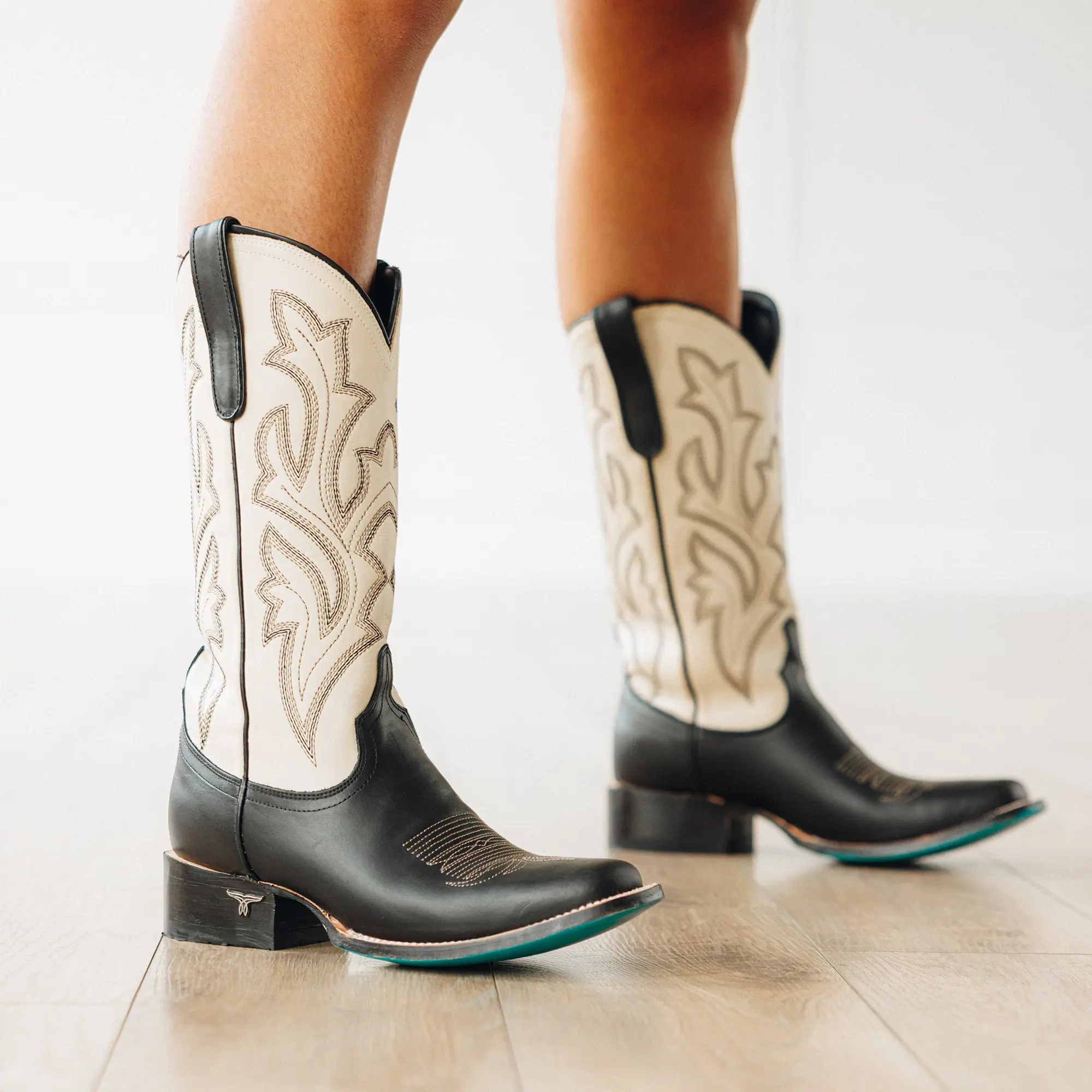Classic Square Boot - Jet Black and Pale Ivory - Image 13